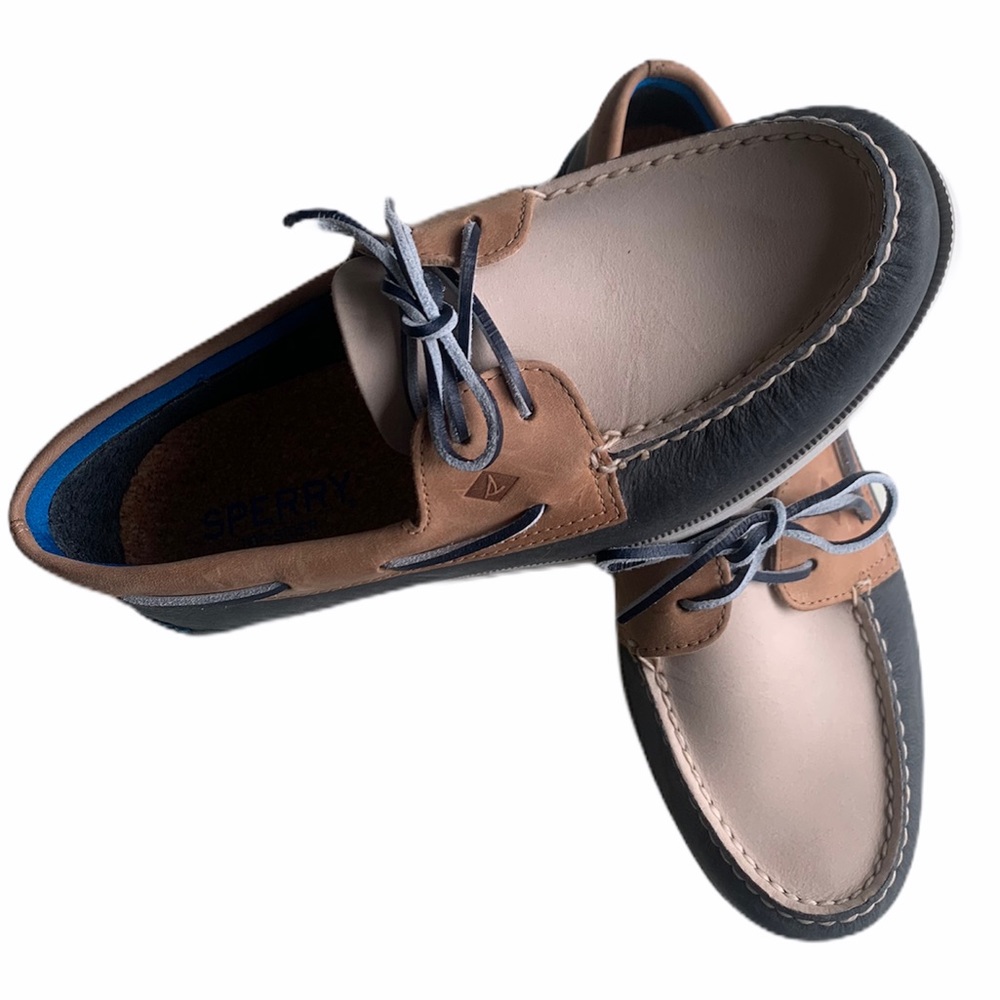 NWOT Sperry boat shoes